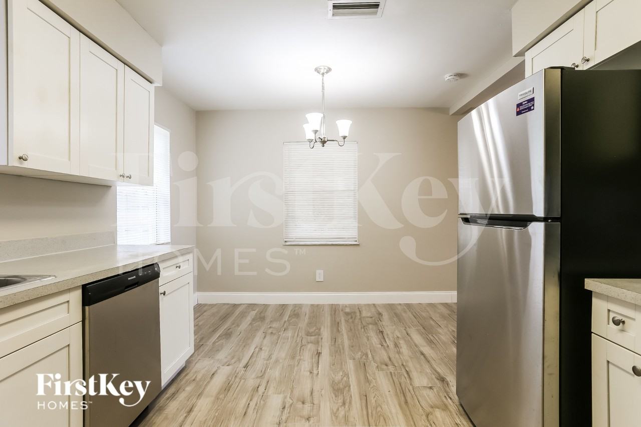 2740 Swstreet - Photo 6 of 16