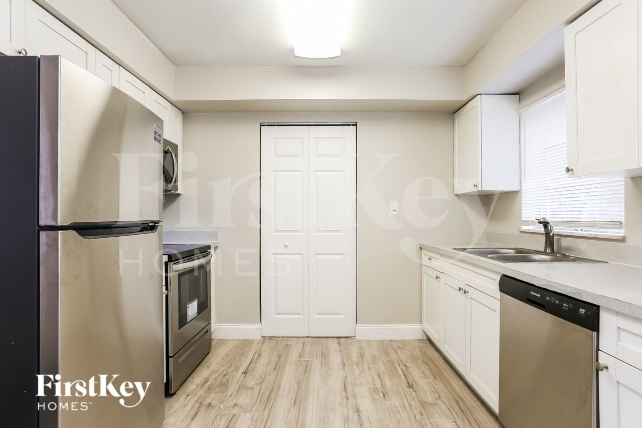 2740 Swstreet - Photo 7 of 16