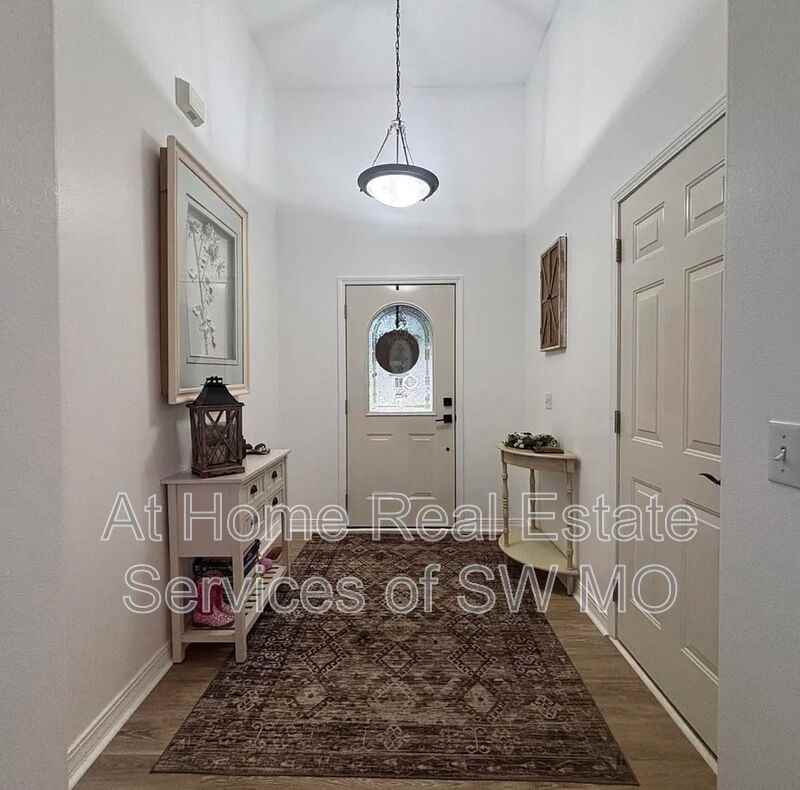607 E Falls Cir - Photo 3 of 16