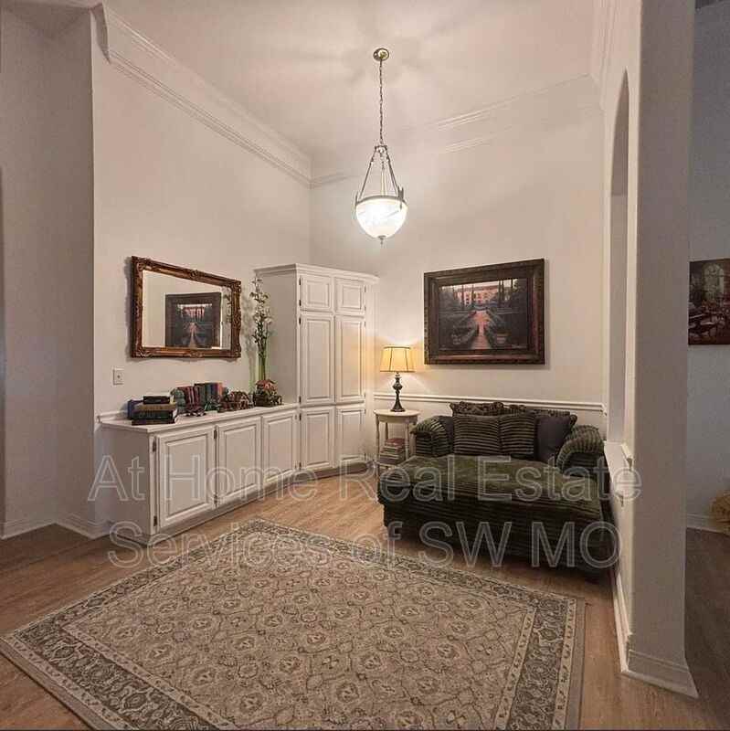 607 E Falls Cir - Photo 4 of 16