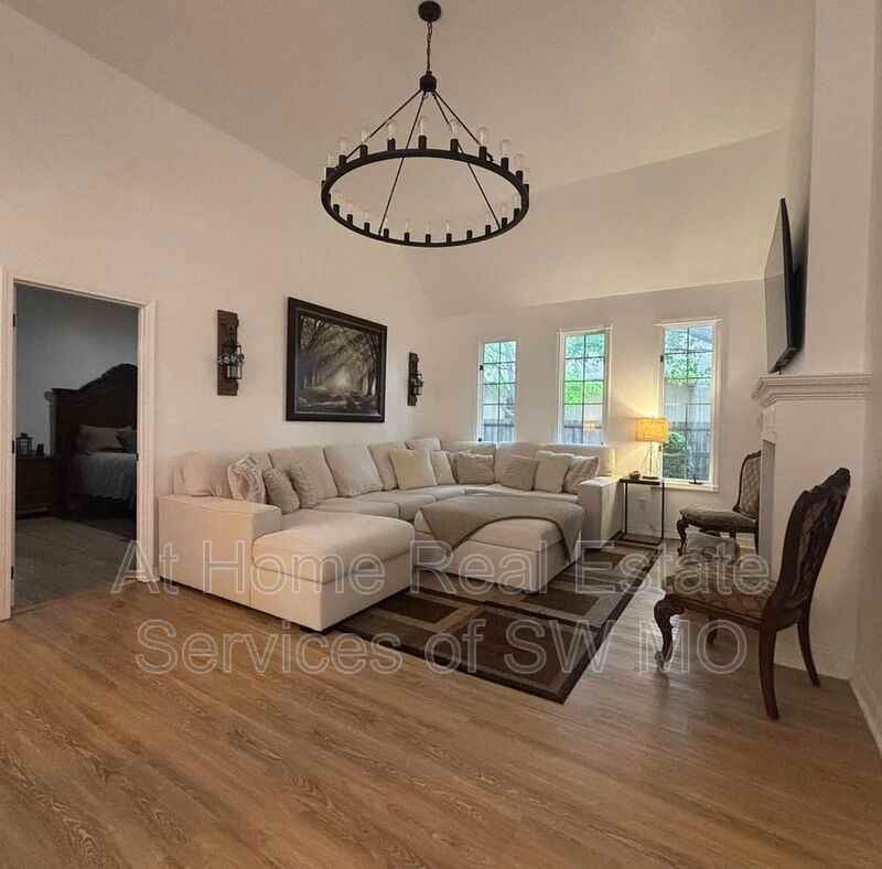 607 E Falls Cir - Photo 5 of 16