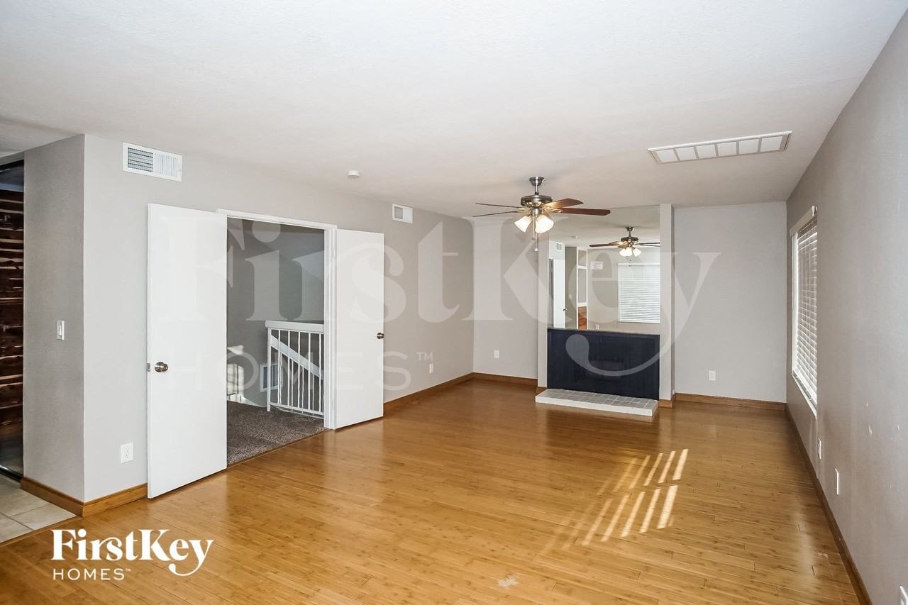 2406 El Cid Ct - Photo 7 of 15