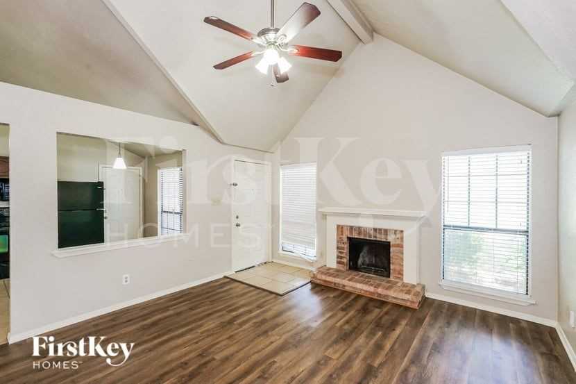 2404 Busch Dr - Photo 3 of 16