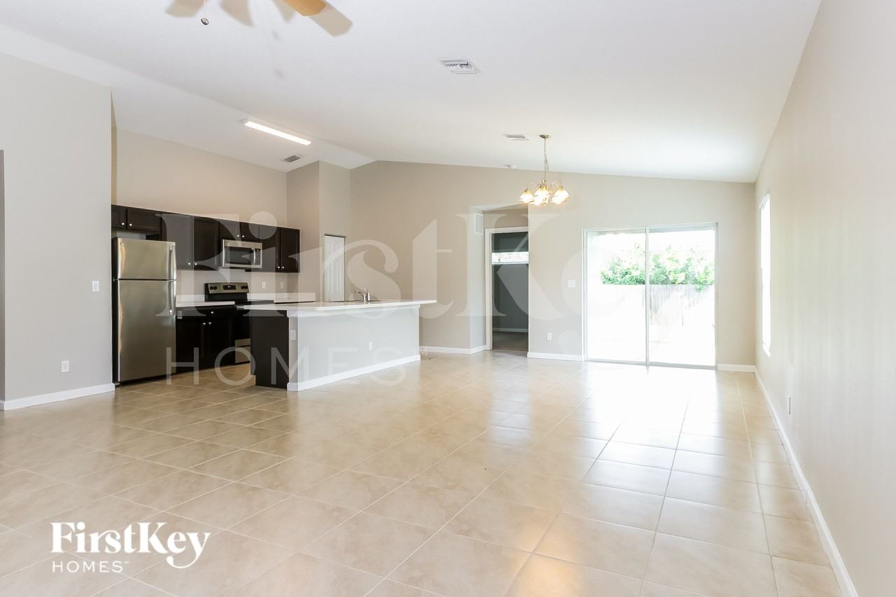 2346 Sw Abalon Cir - Photo 4 of 17
