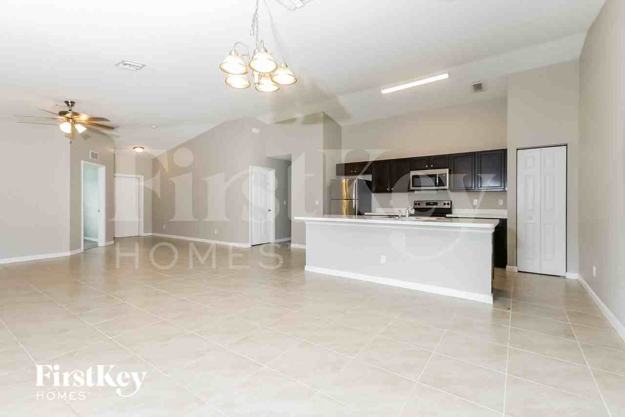 2346 Sw Abalon Cir - Photo 5 of 17