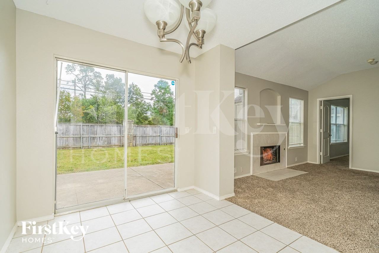 207 Prentice Dr - Photo 4 of 15