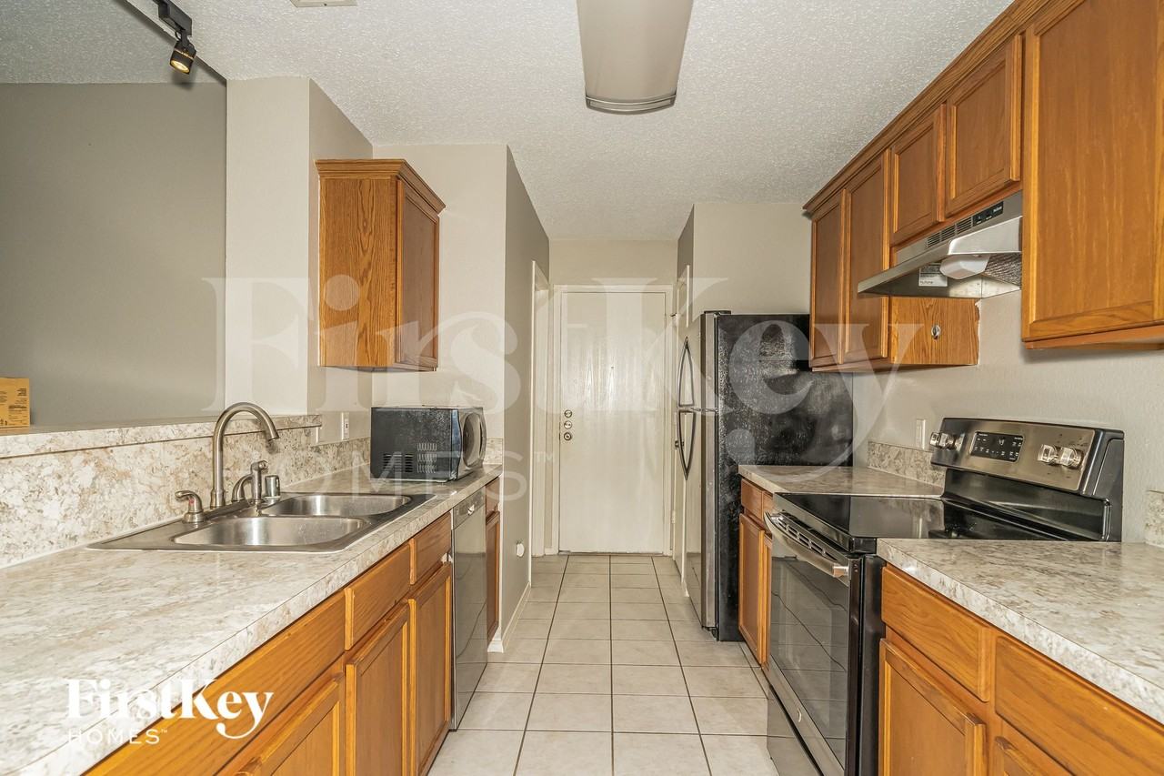 207 Prentice Dr - Photo 5 of 15