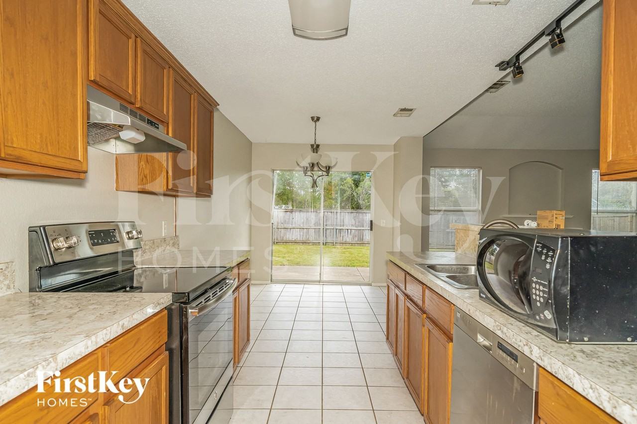 207 Prentice Dr - Photo 6 of 15