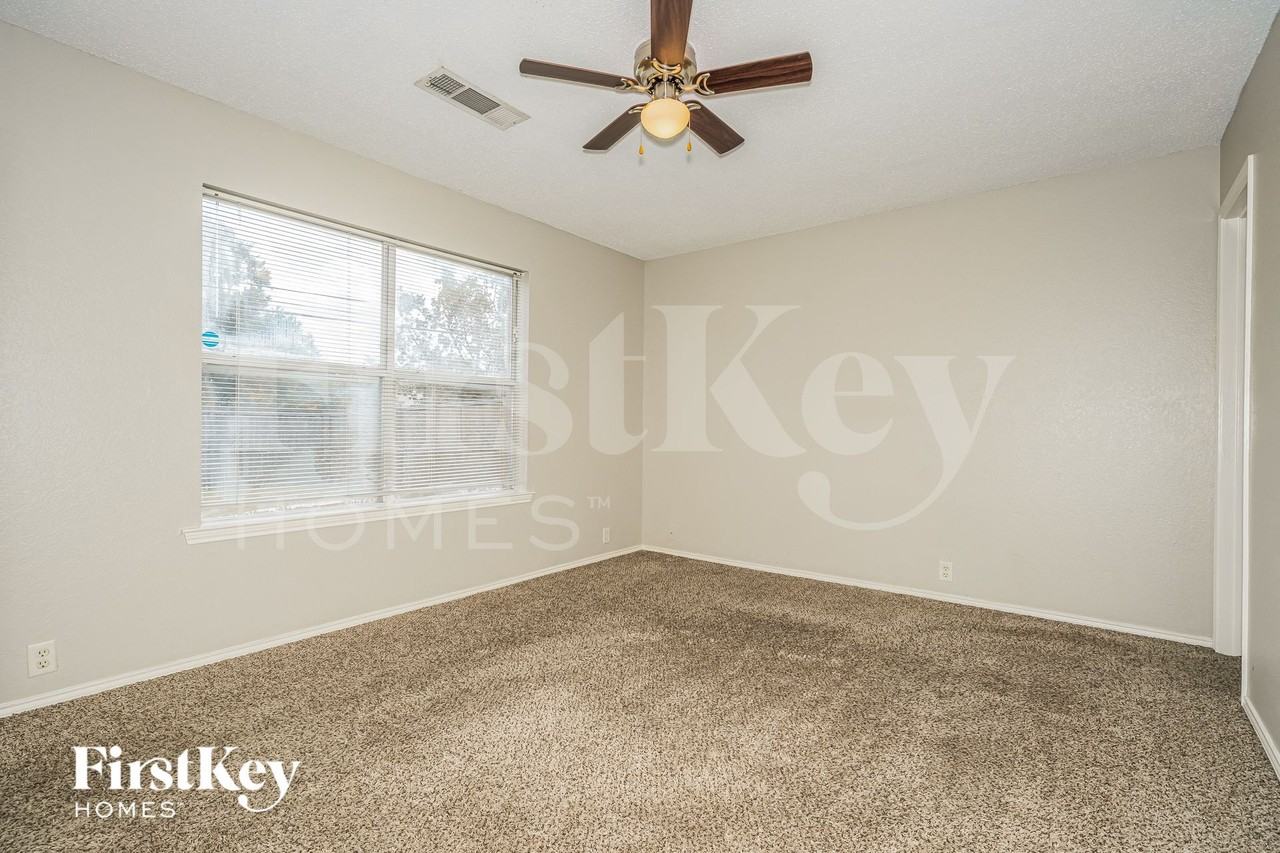 207 Prentice Dr - Photo 7 of 15