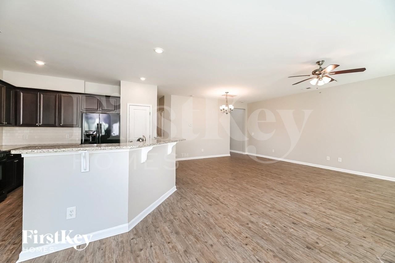 201 Firewheel Ct - Photo 5 of 16