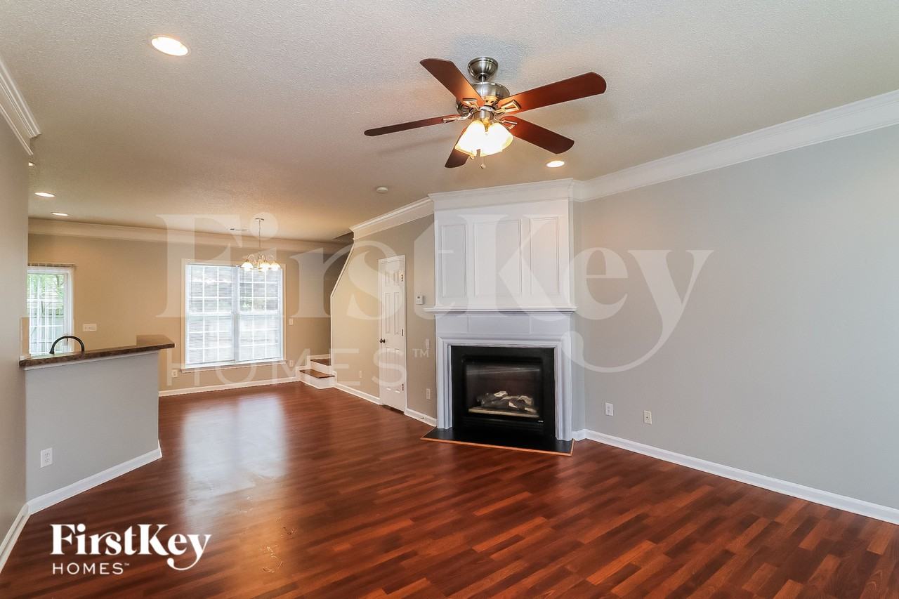 1658 Heyford Cir Nw - Photo 2 of 18