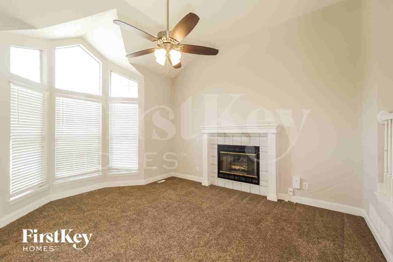 1607 Stasi Ave - Photo 4 of 17