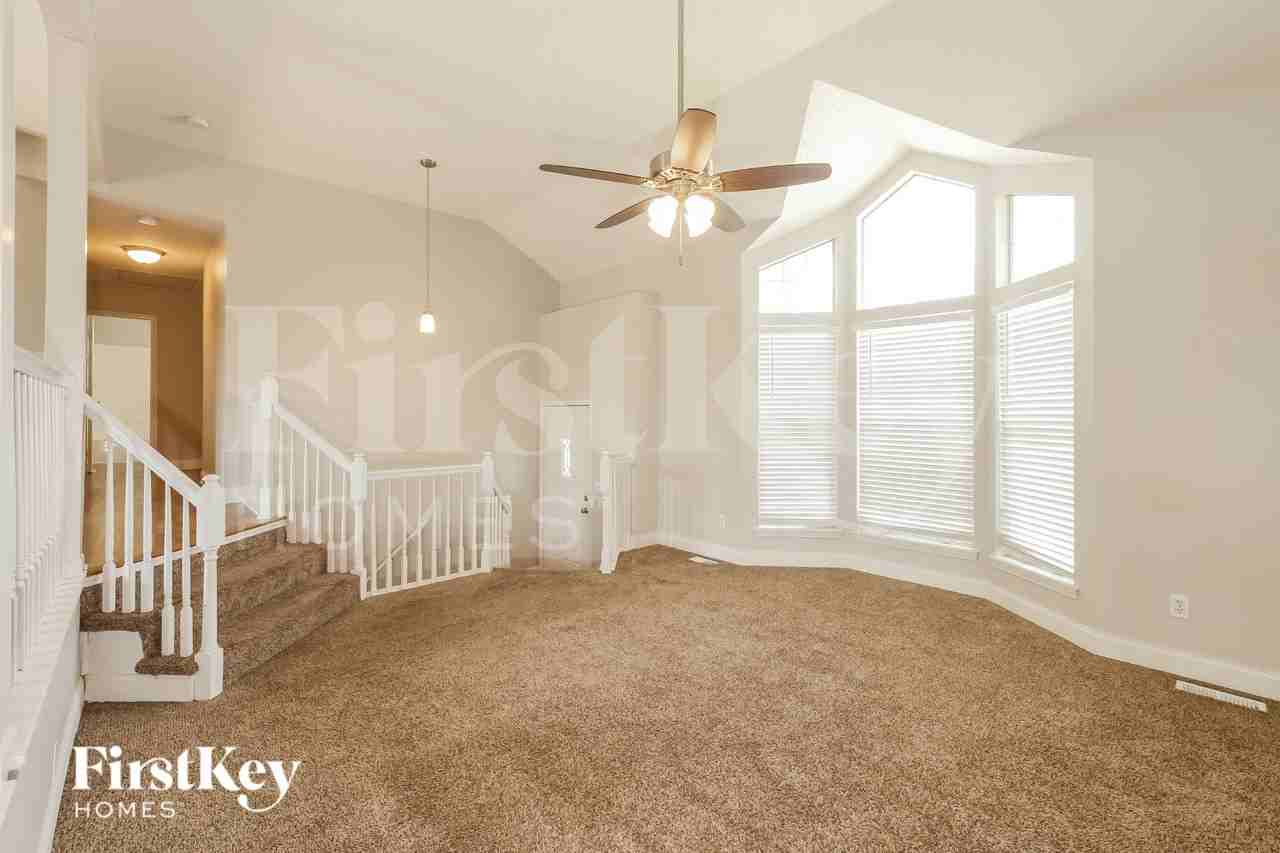 1607 Stasi Ave - Photo 5 of 17