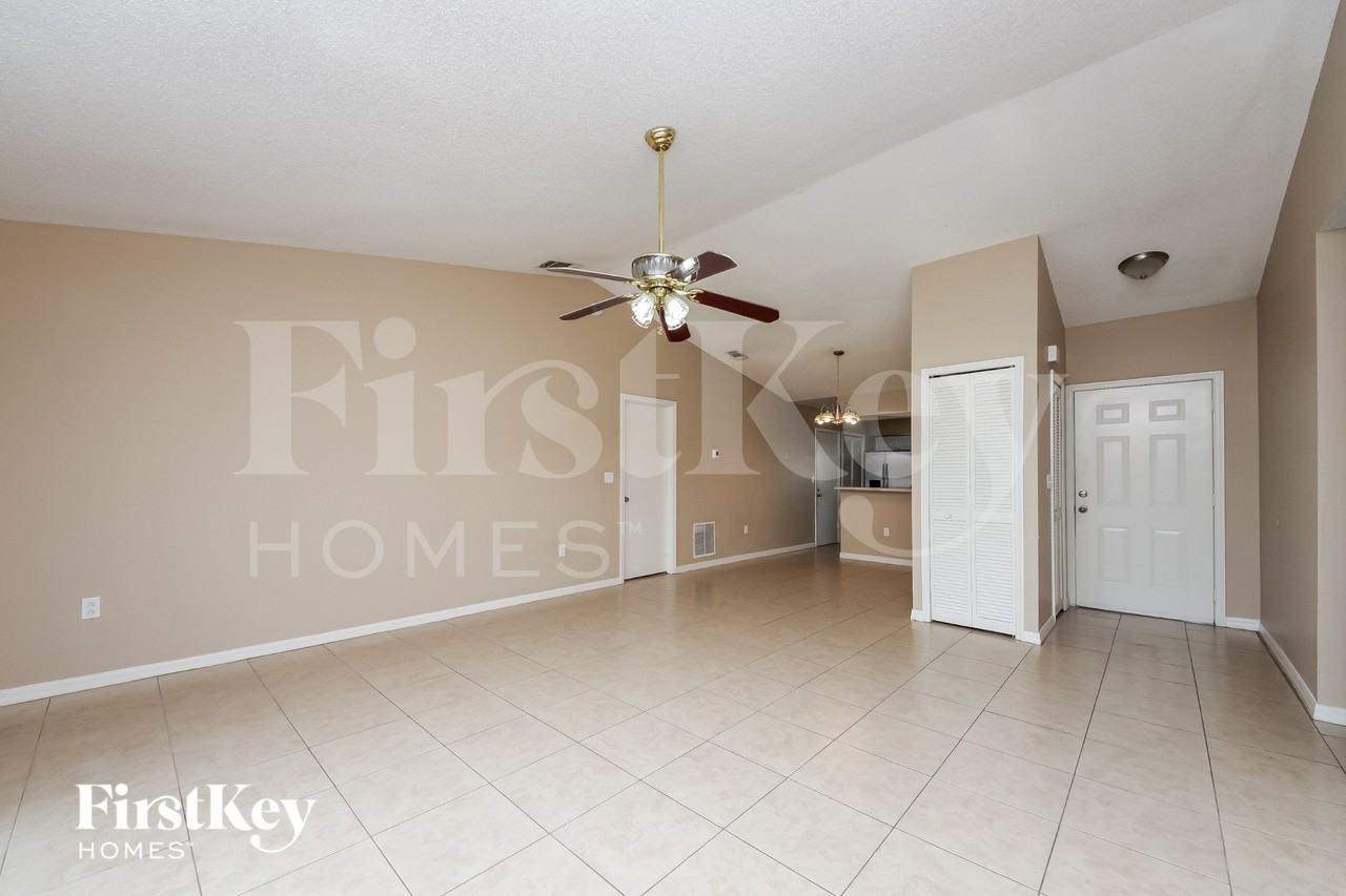 143 Dorchester Ct - Photo 2 of 16