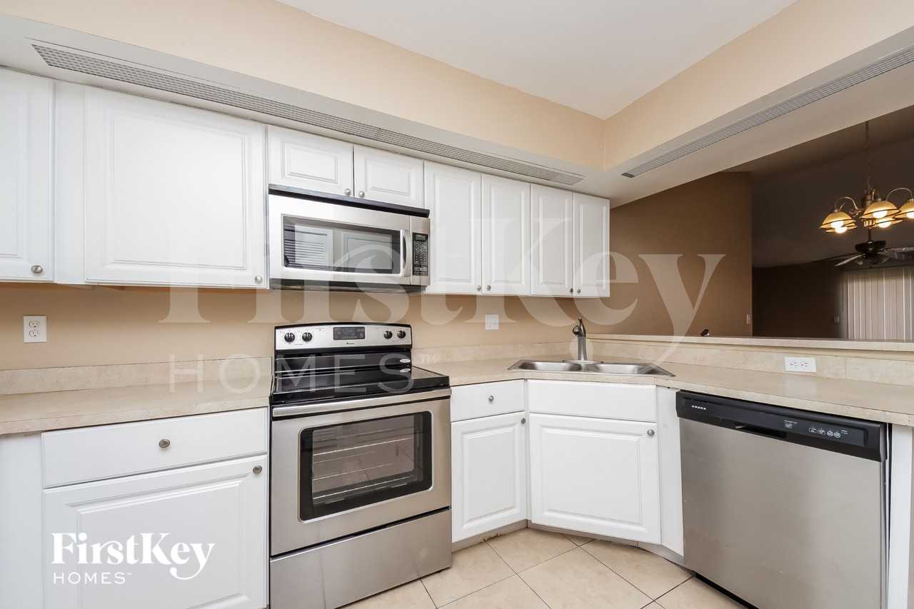 143 Dorchester Ct - Photo 5 of 16