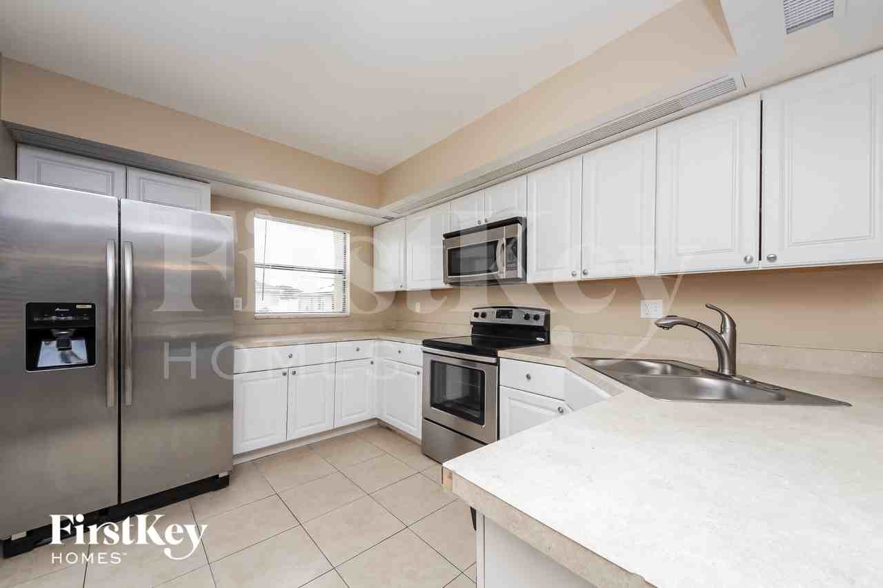 143 Dorchester Ct - Photo 6 of 16