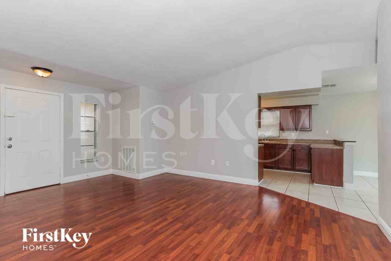 114 Keith Ct - Photo 3 of 16