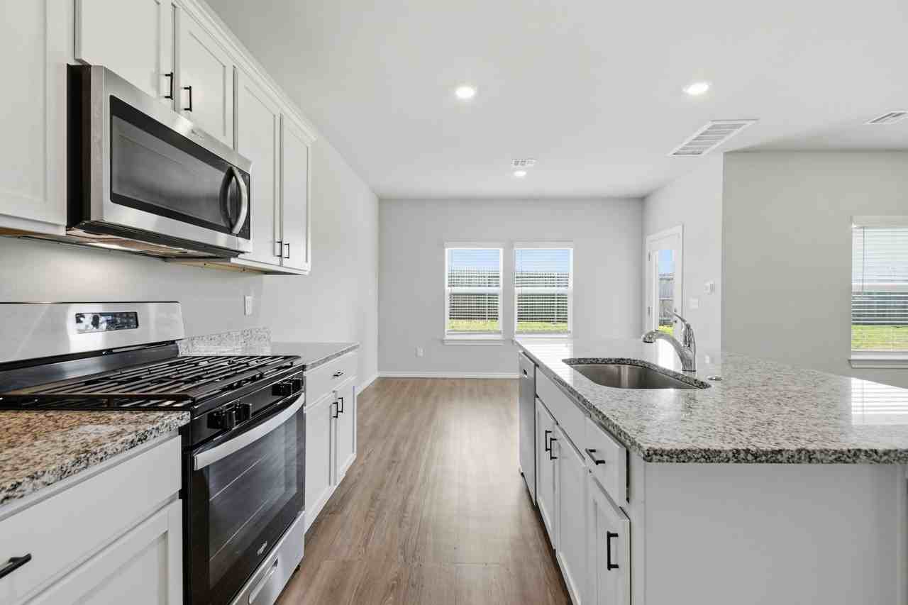 3117 Stonewall Dr - Photo 6 of 23