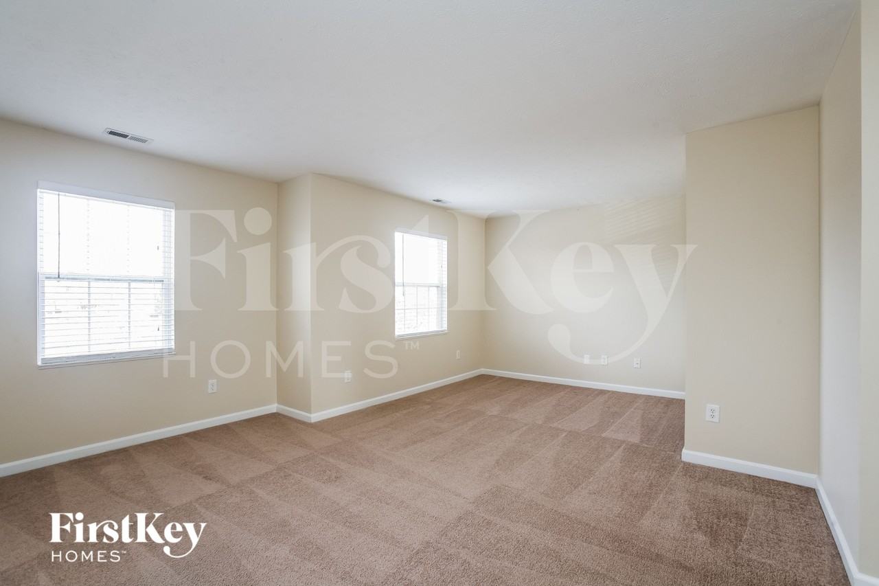 10883 Ashwood Dr - Photo 4 of 16