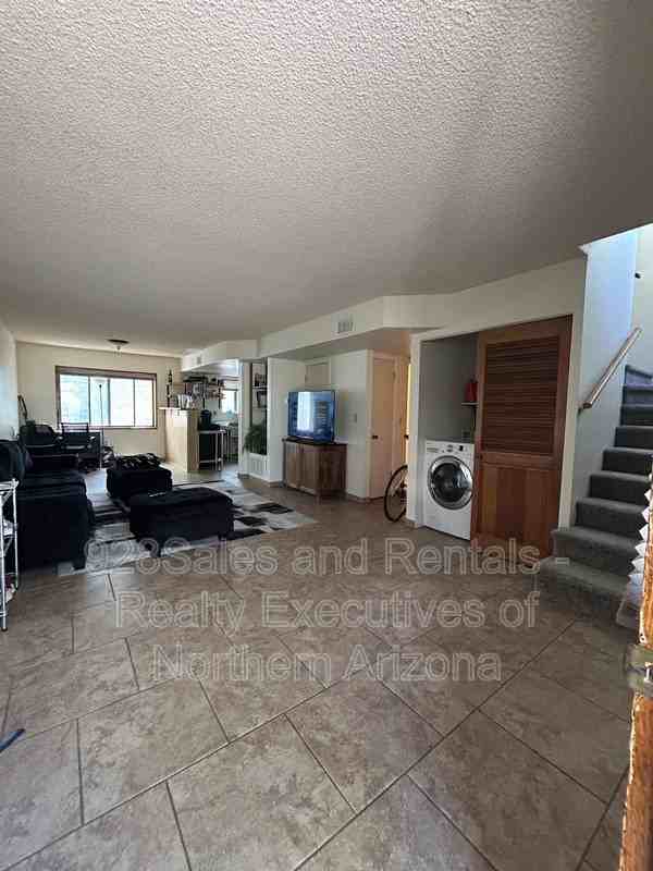 823 W Birch Ave #B - Photo 5 of 26