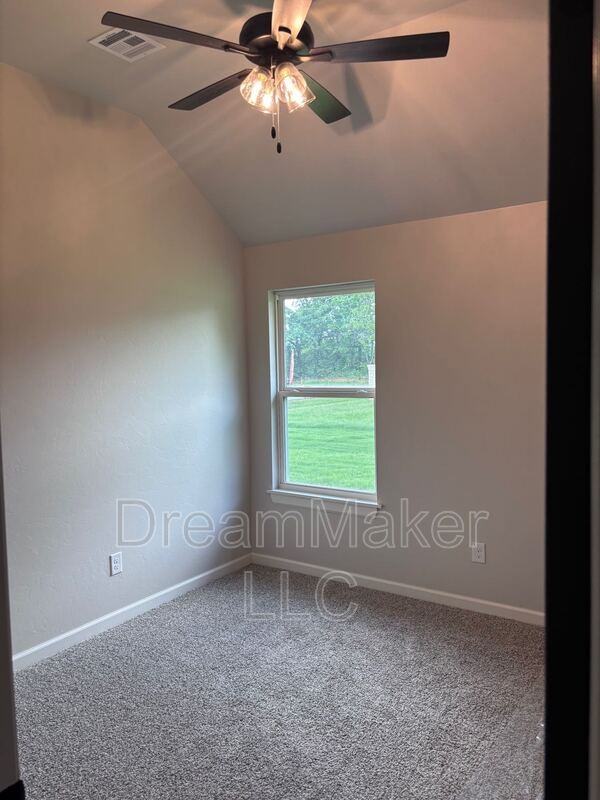 103 Trimble Dr - Photo 3 of 21