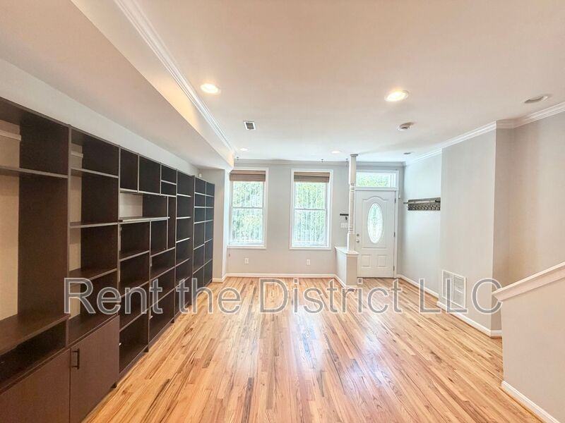 775 Kenyon St Nw - Photo 2 of 18