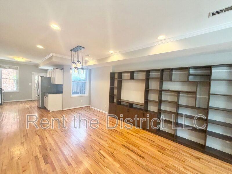 775 Kenyon St Nw - Photo 4 of 18