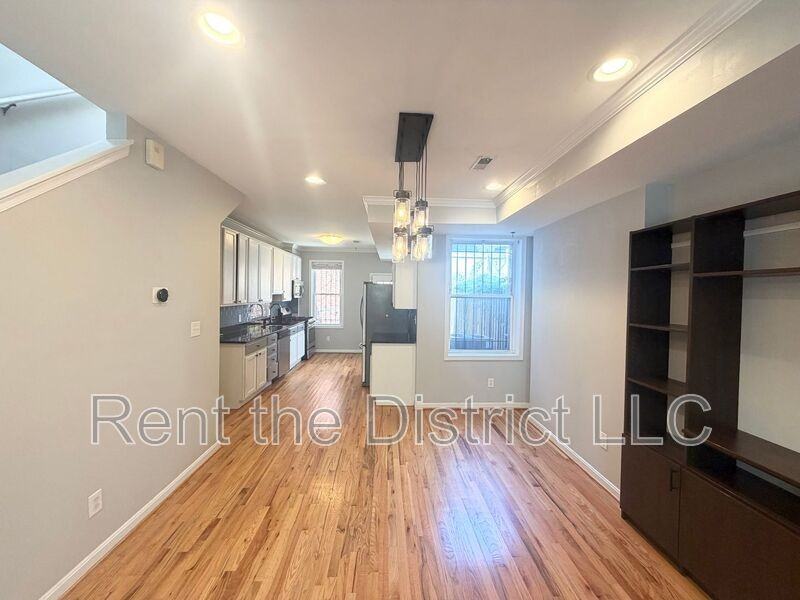775 Kenyon St Nw - Photo 5 of 18
