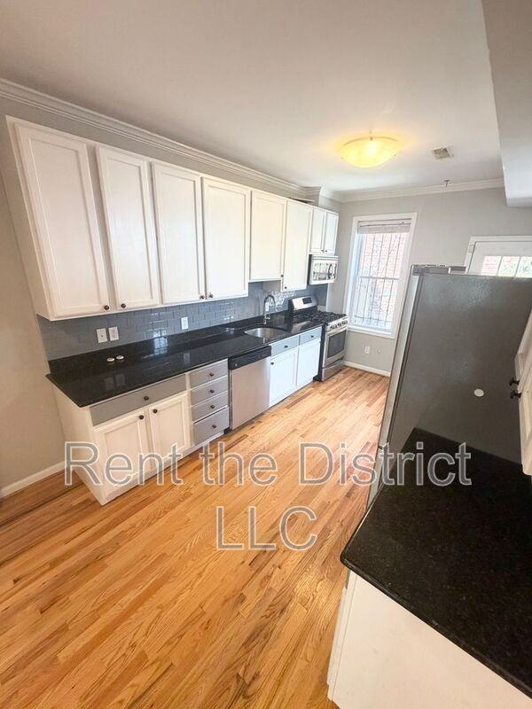 775 Kenyon St Nw - Photo 6 of 18
