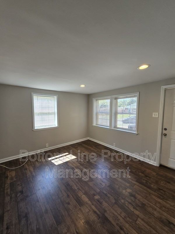 1017 Rodey Ave - Photo 5 of 22