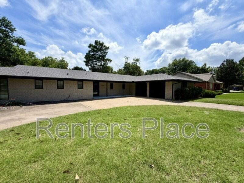 2616 E 58th St - Photo 2 of 28