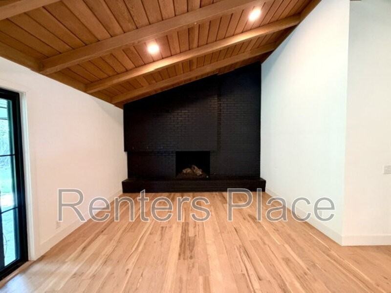 2616 E 58th St - Photo 4 of 28