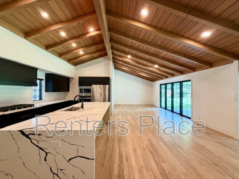 2616 E 58th St - Photo 5 of 28