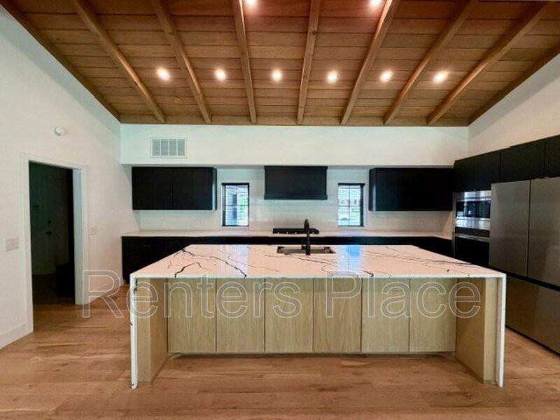 2616 E 58th St - Photo 6 of 28