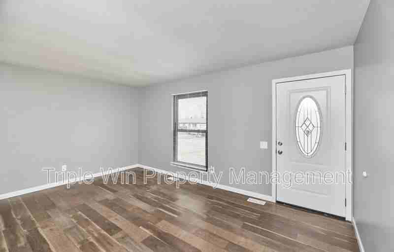 3049 Orton St - Photo 5 of 41