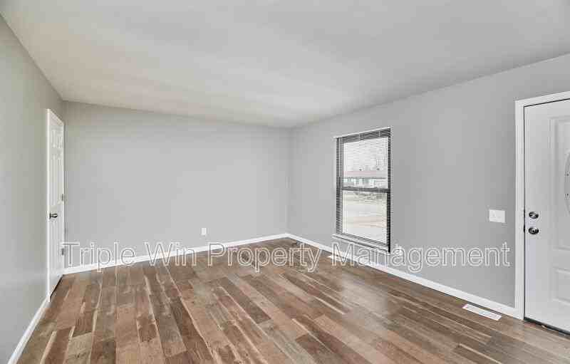 3049 Orton St - Photo 6 of 41