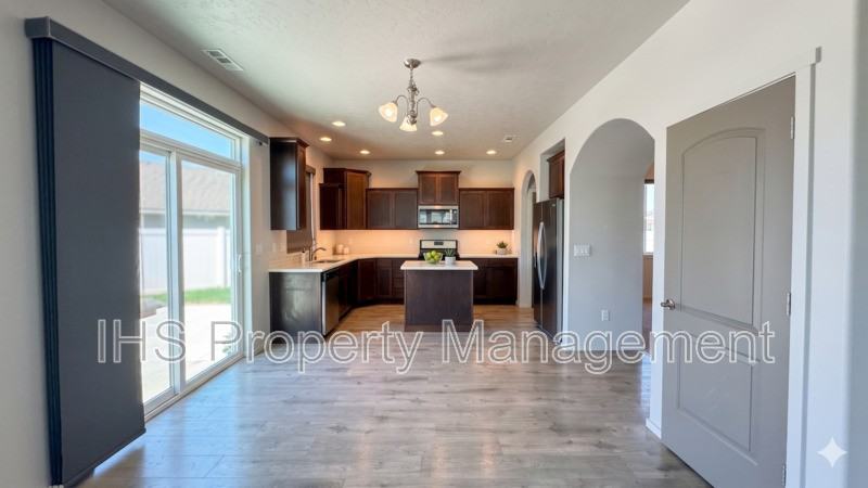 5814 Sidon Ln - Photo 2 of 18