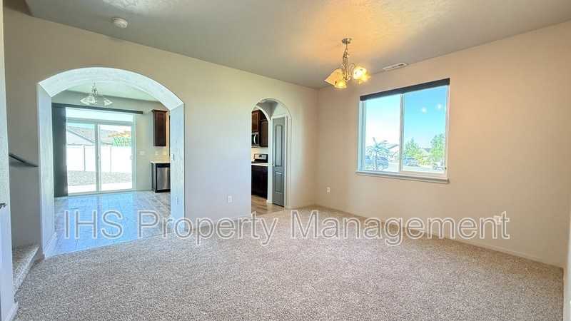 5814 Sidon Ln - Photo 7 of 18