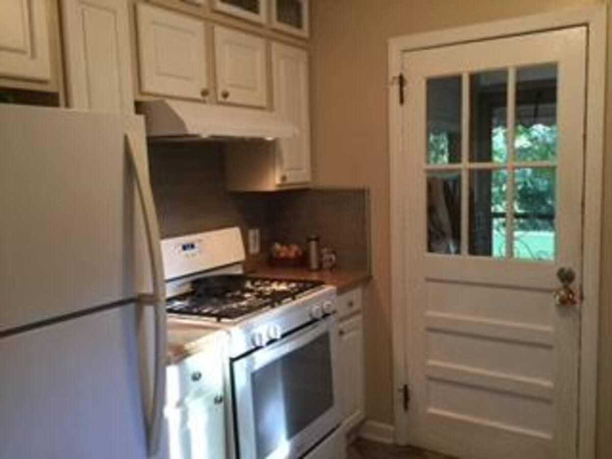 6004 Piedmont Pl - Photo 3 of 12