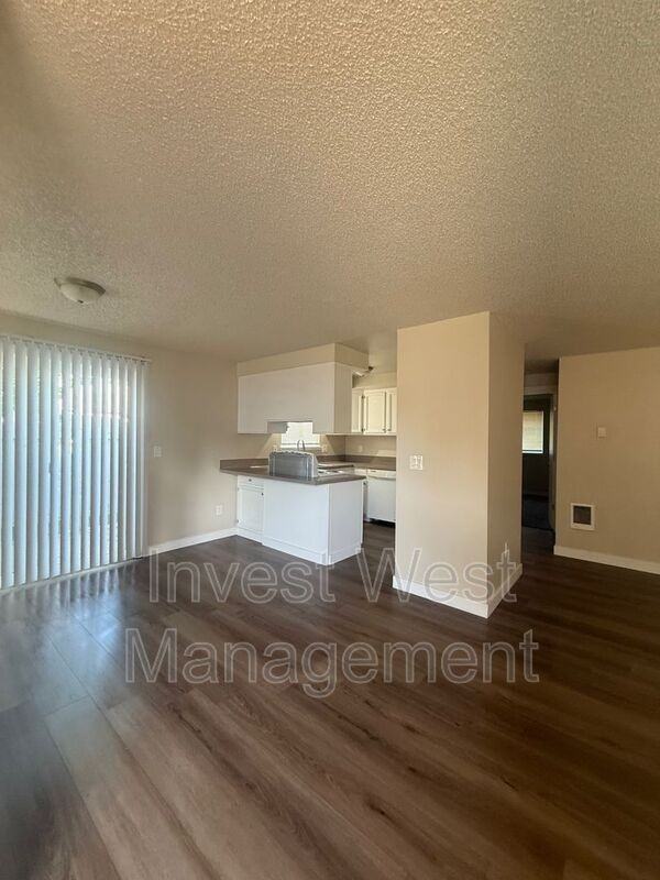 3331 Neavenue #4 - Photo 2 of 15