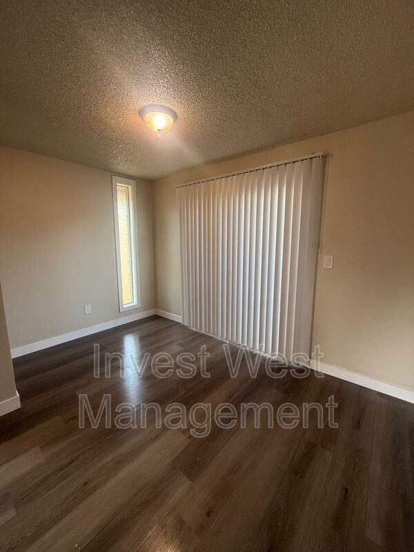 3331 Neavenue #4 - Photo 3 of 17