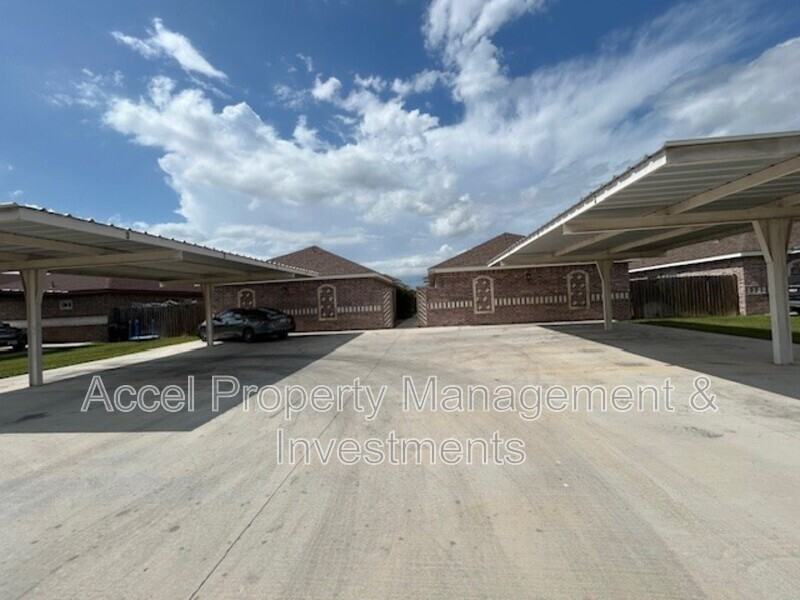 1012 W La Pointe Ave #2