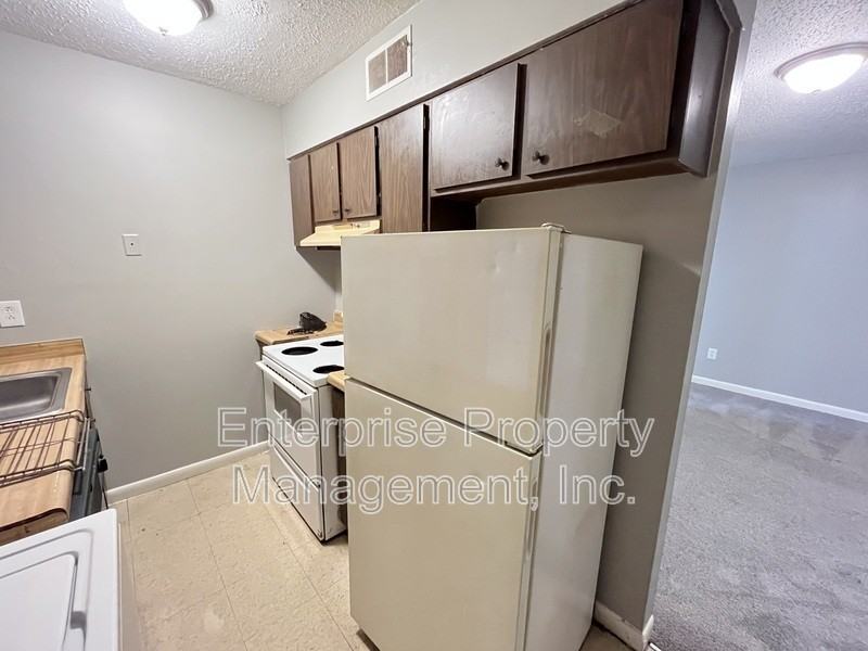 1365 Garden Rd - Photo 5 of 9