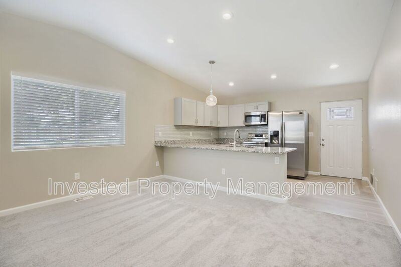 6822 Niagara St - Photo 4 of 19