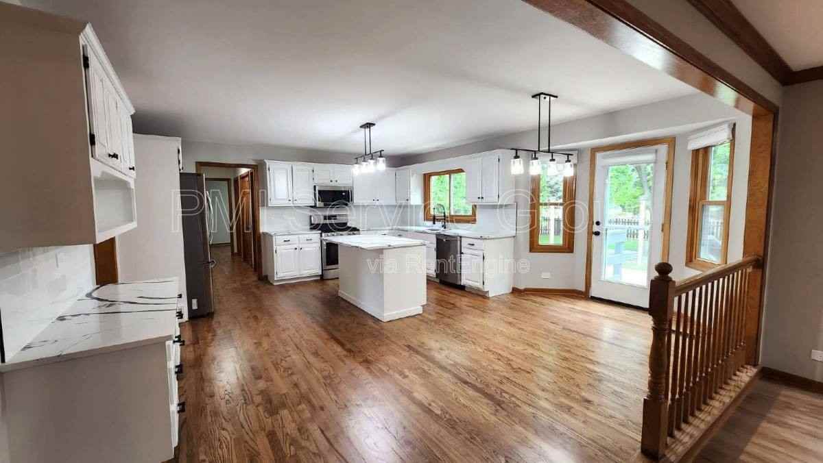 3467 Charlemaine Dr - Photo 3 of 10