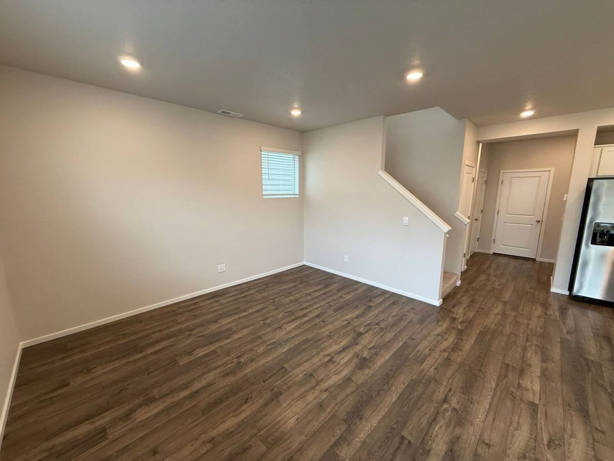 4833 Thyme Ave Ne - Photo 2 of 10