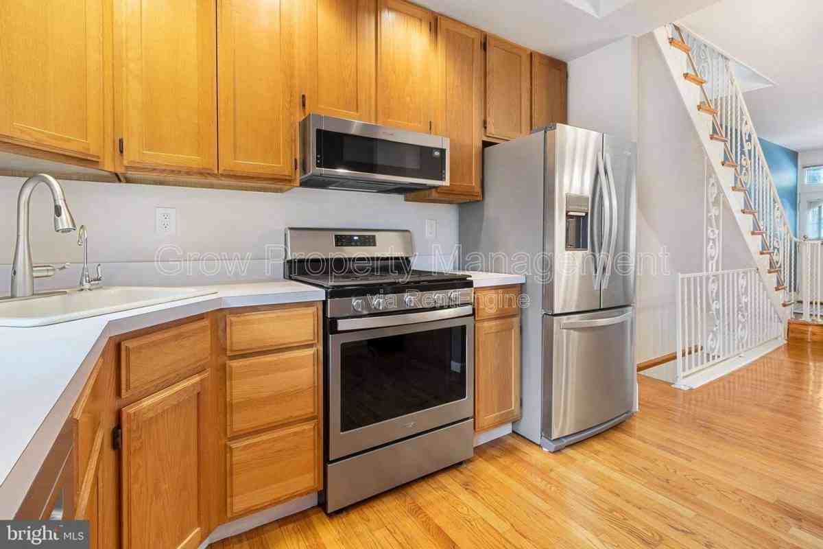 755 S 10th St - Photo 2 of 10