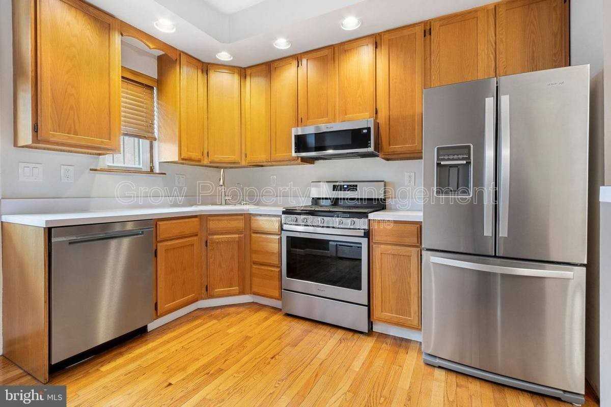 755 S 10th St - Photo 3 of 10