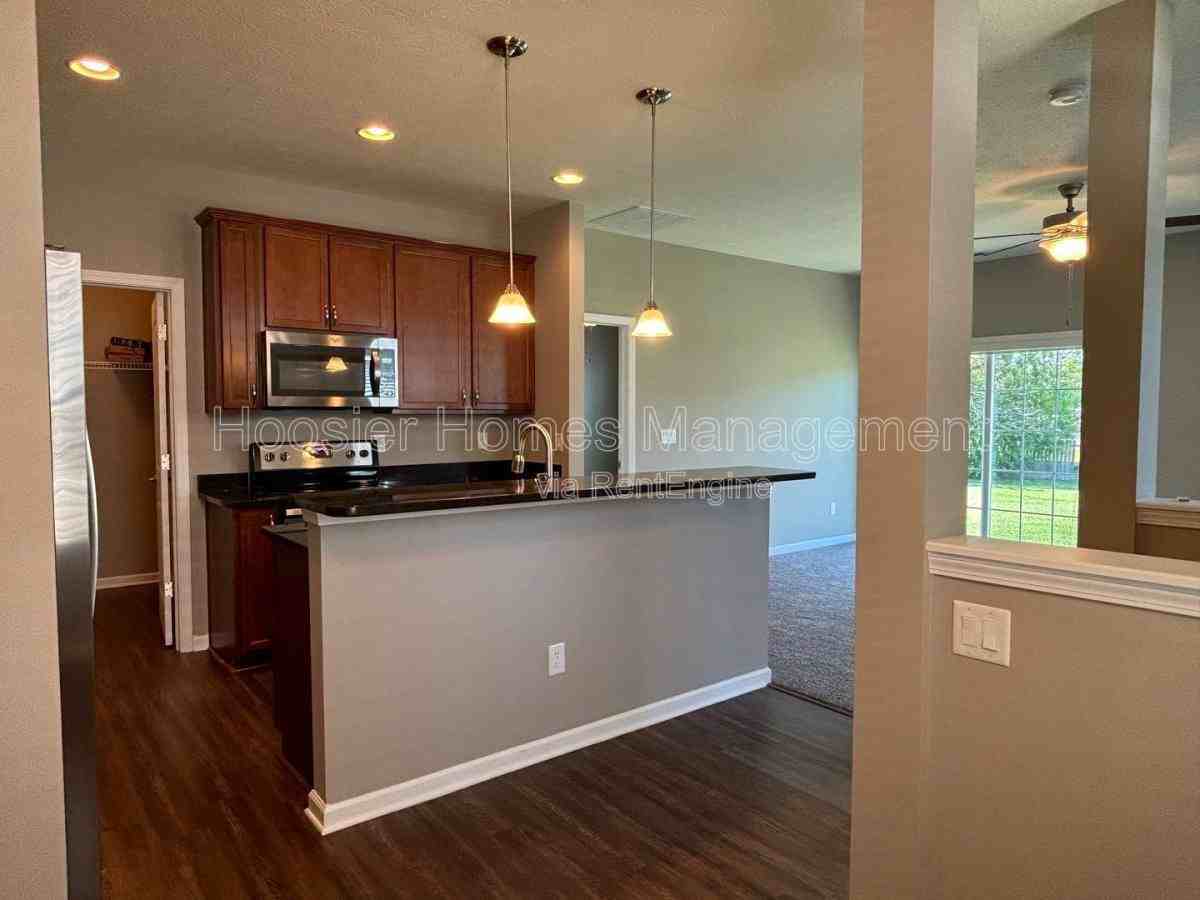 640 N Grant St - Photo 2 of 10
