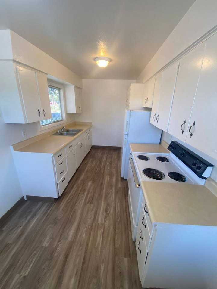 280 Se Orchard Ave #1 - Photo 3 of 9